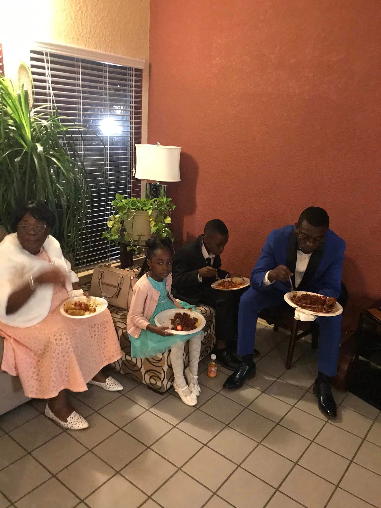 325370150_913415739843687_148535